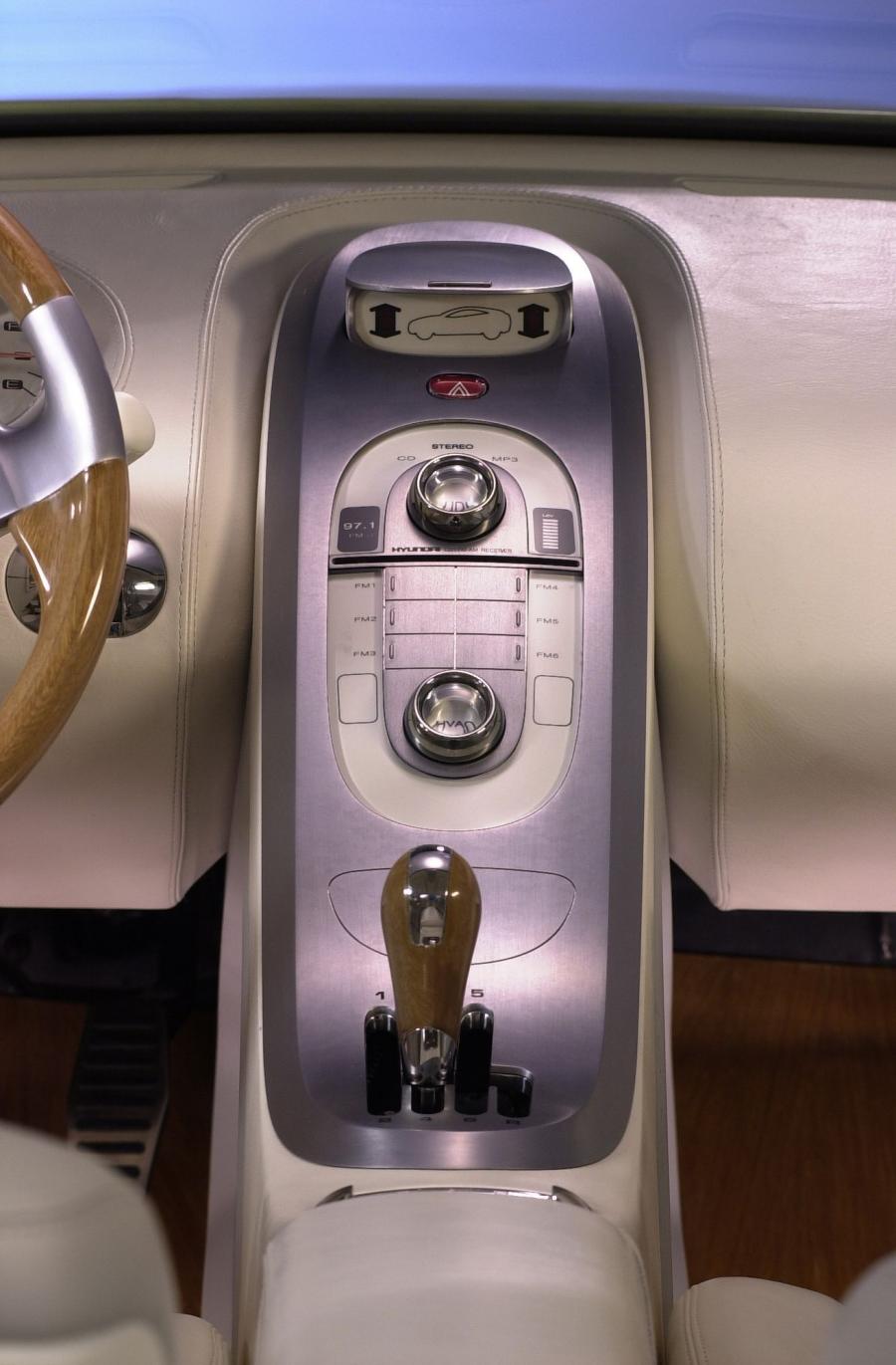  Hyundai HCD-8 Concept 2004 года  (фото 23 из 51)